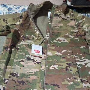 **NWT**  WAYPOINT SOFTSHELL JACKED (NON-FR)